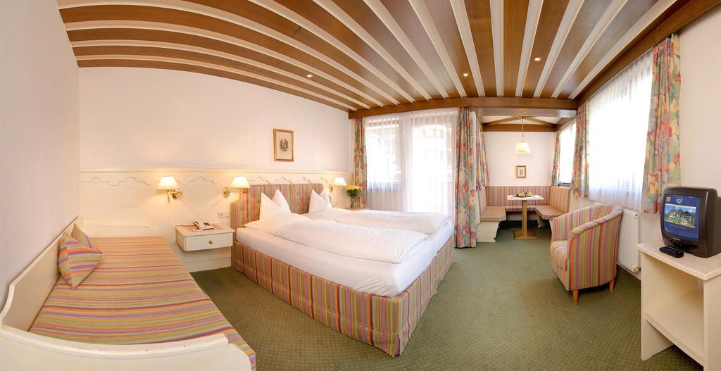 Strass - Sport & Spa Hotel Mayrhofen Szoba fotó