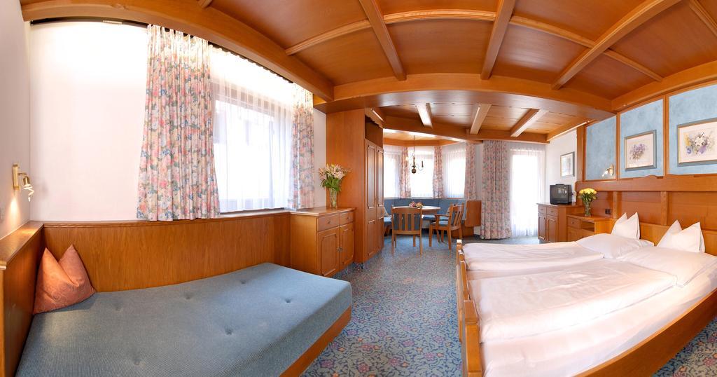 Strass - Sport & Spa Hotel Mayrhofen Szoba fotó